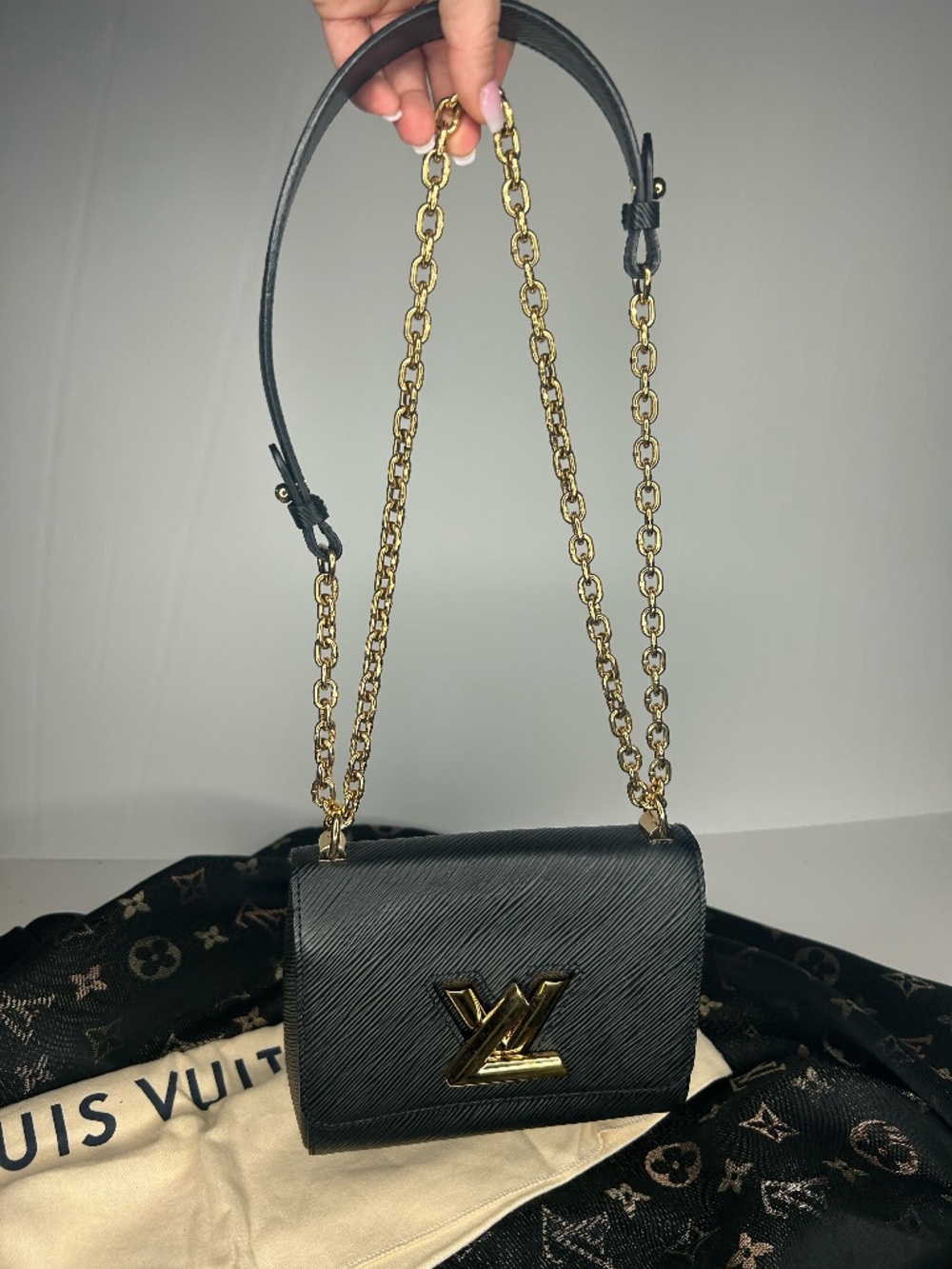 Pre Owned Louis Vuitton Twist bag, Black textured Epi Leather